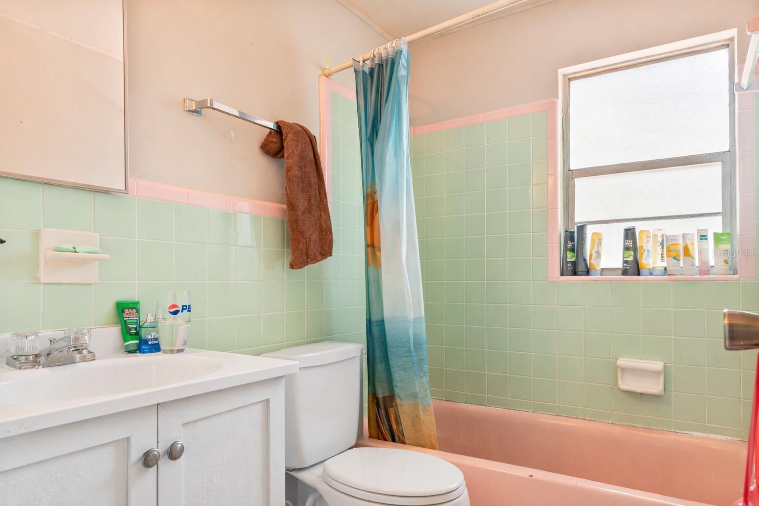 Listing photo id 16 for 4849 Grand Avenue