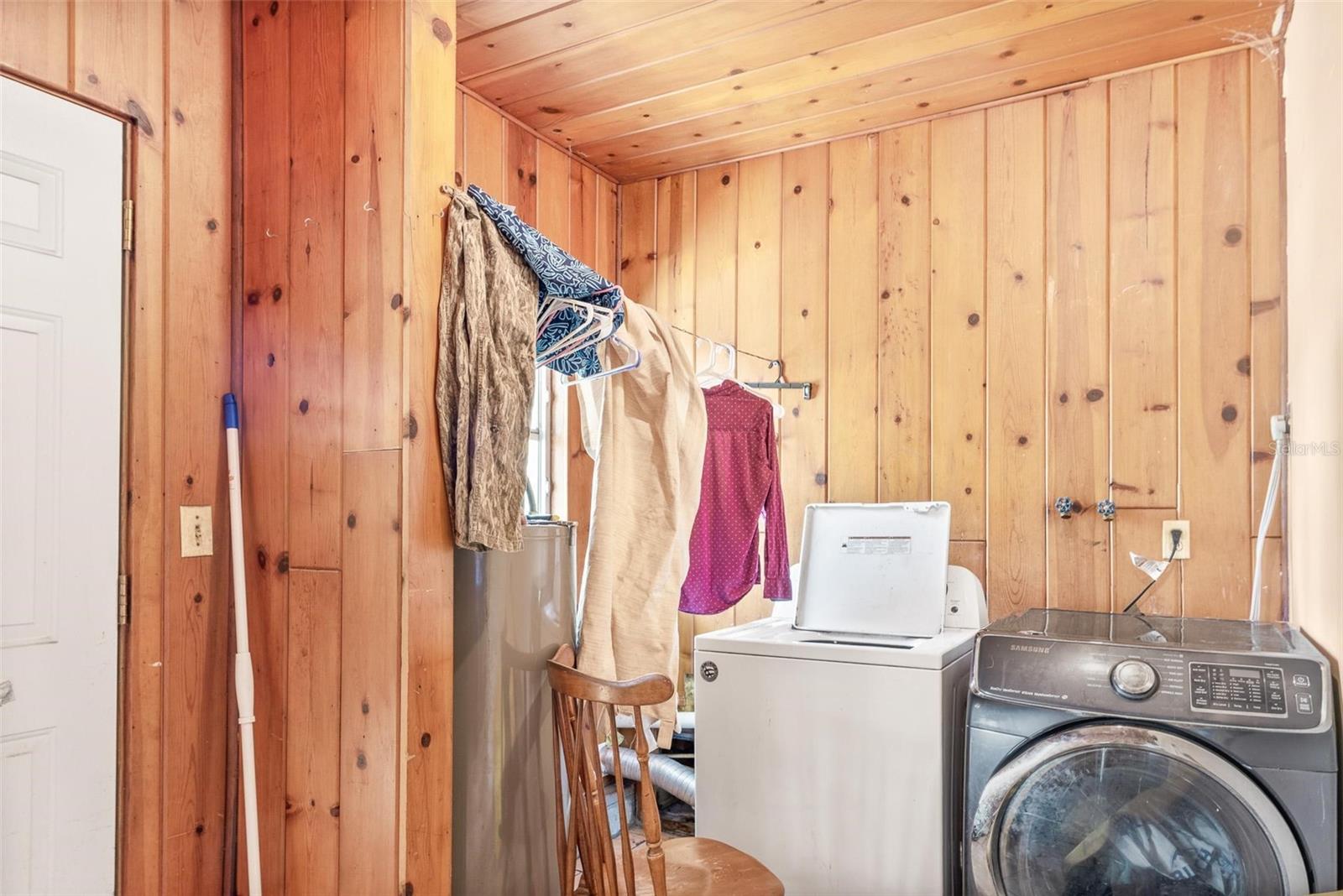 Listing photo id 21 for 4849 Grand Avenue