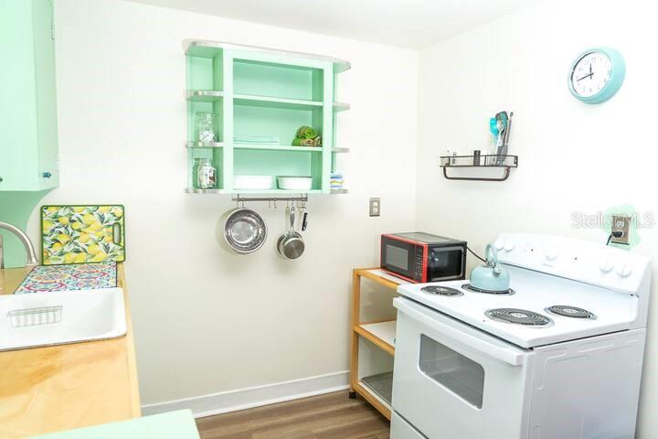 Image 3 of 18 For 318 Clake Street