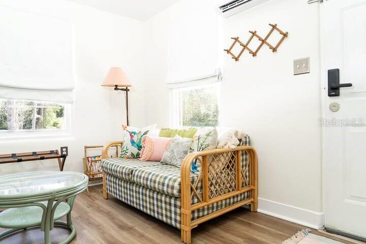 Image 4 of 18 For 318 Clake Street