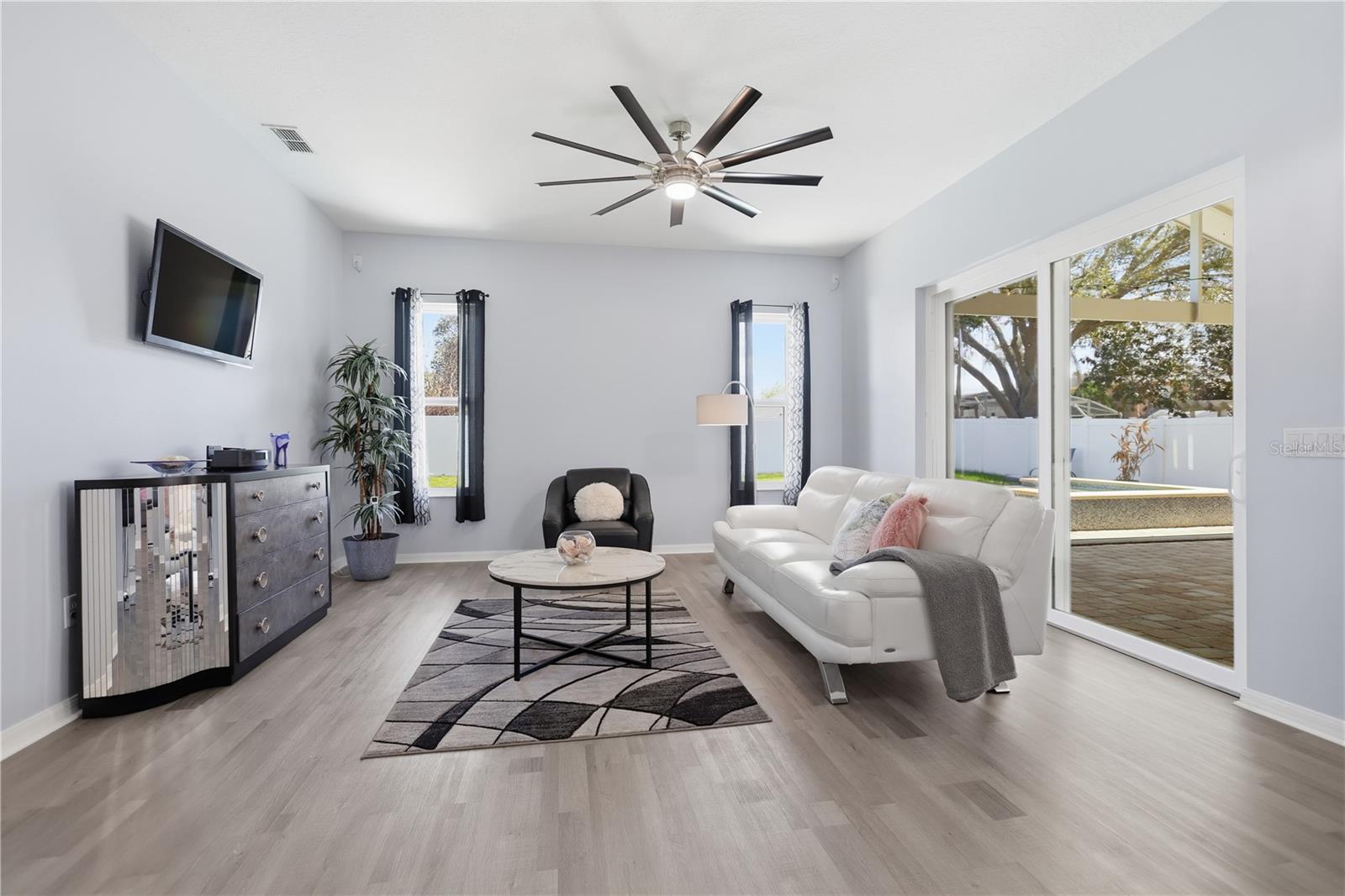 Image 10 of 34 For 486 Woodford Drive