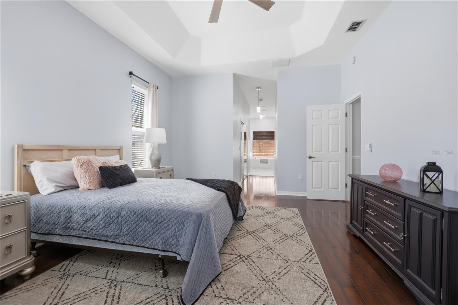 Image 12 of 34 For 486 Woodford Drive