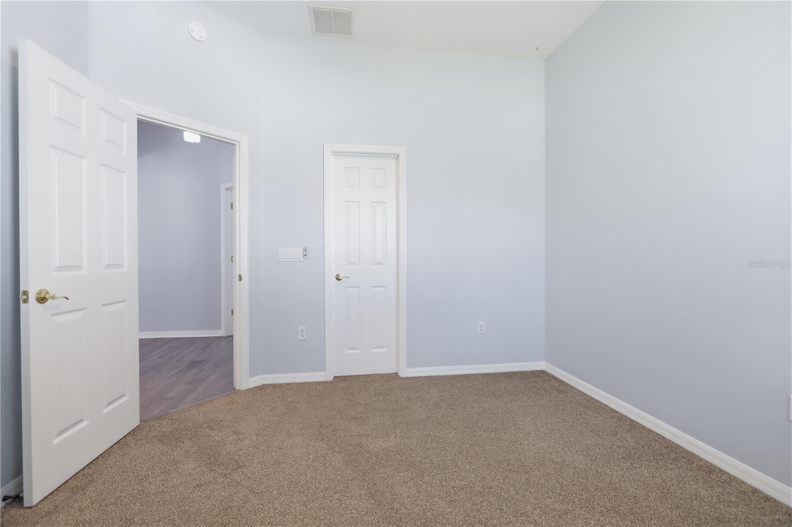 Image 19 of 34 For 486 Woodford Drive