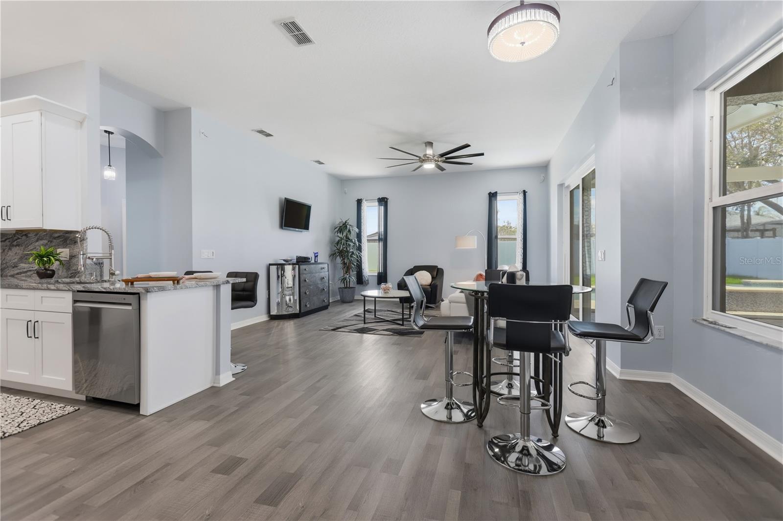 Image 7 of 34 For 486 Woodford Drive