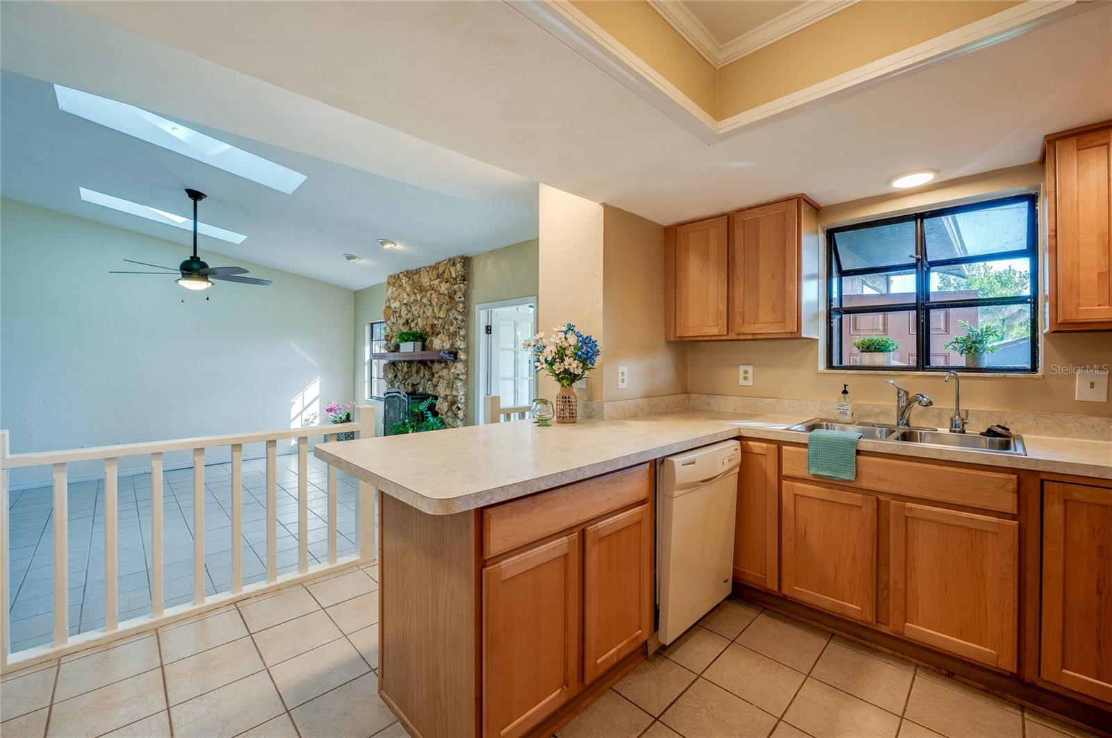 Image 27 of 76 For 609 Andrews Street