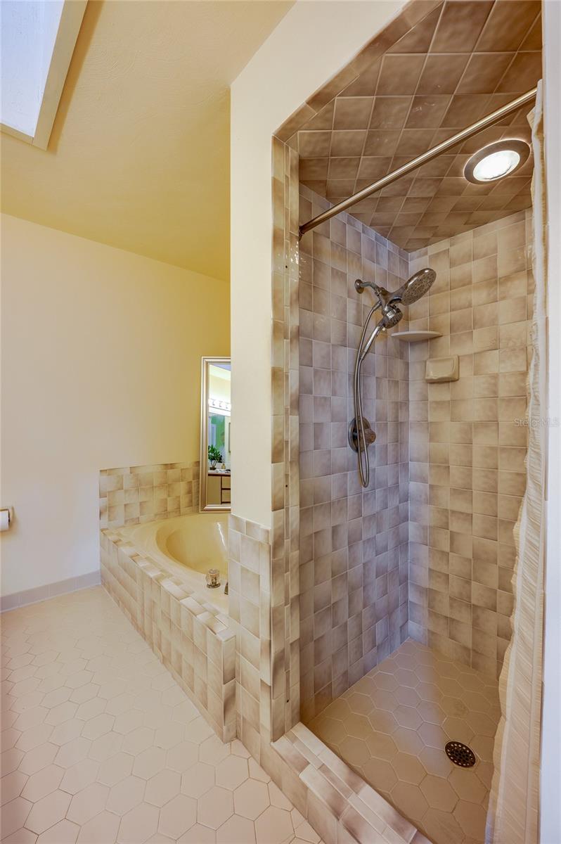 Image 35 of 76 For 609 Andrews Street