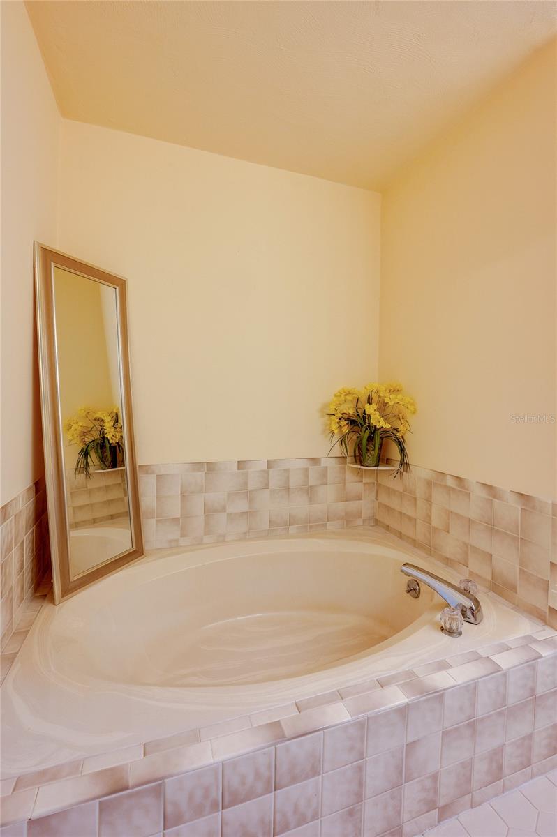 Image 36 of 76 For 609 Andrews Street