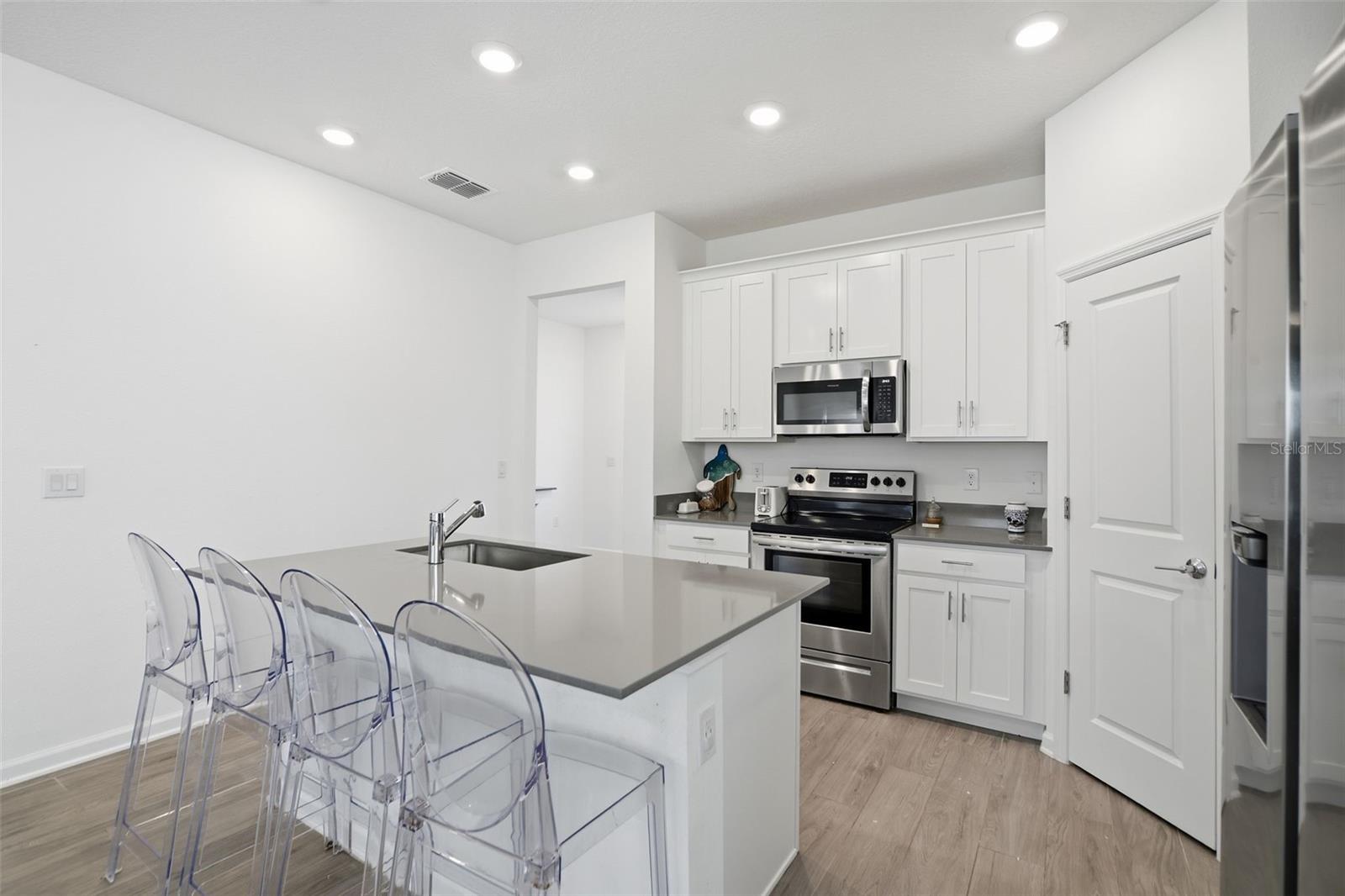 Image 12 of 30 For 6032 Blissful Street