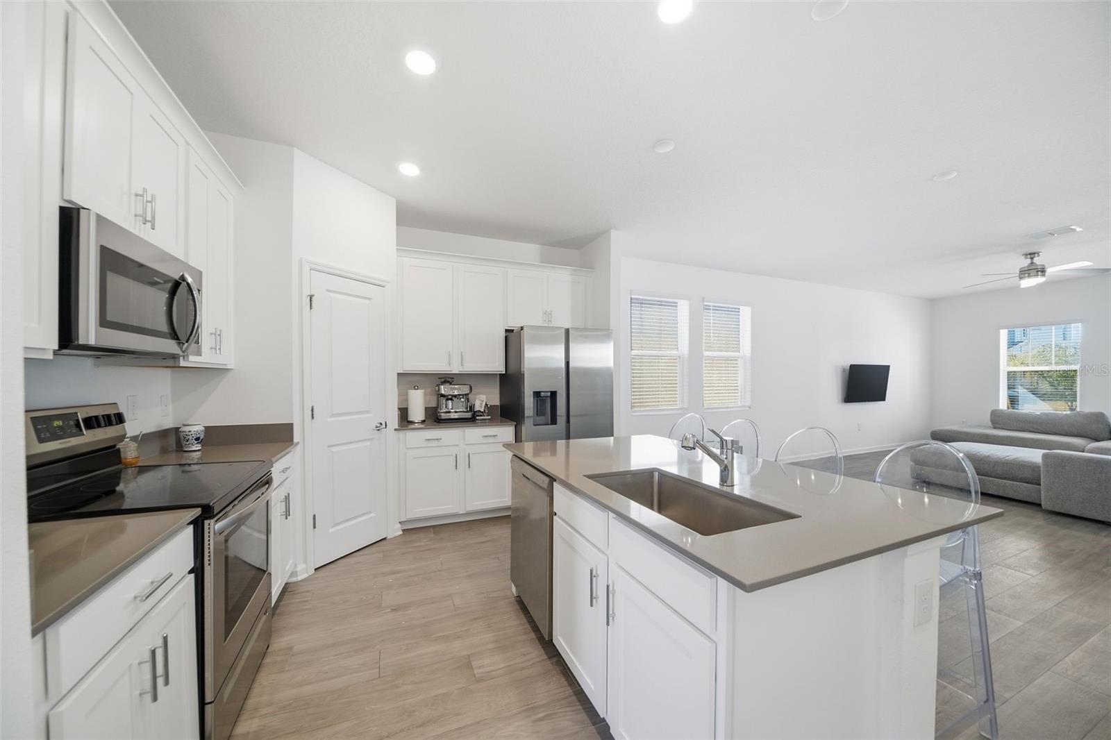 Image 14 of 30 For 6032 Blissful Street