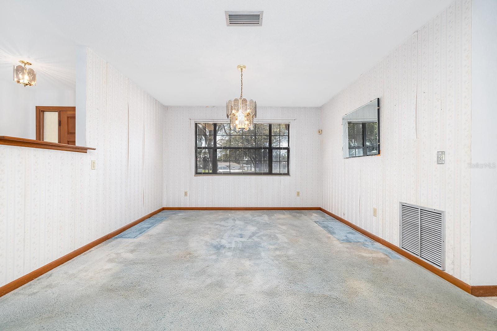 Image 10 of 39 For 627 Ipswich Lane