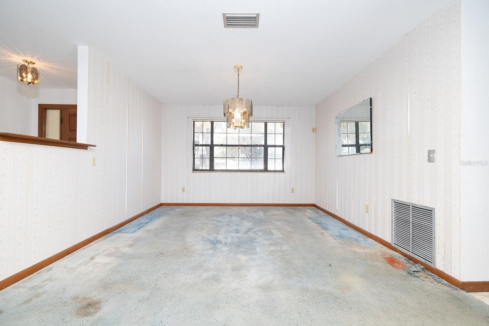 Image 11 of 39 For 627 Ipswich Lane