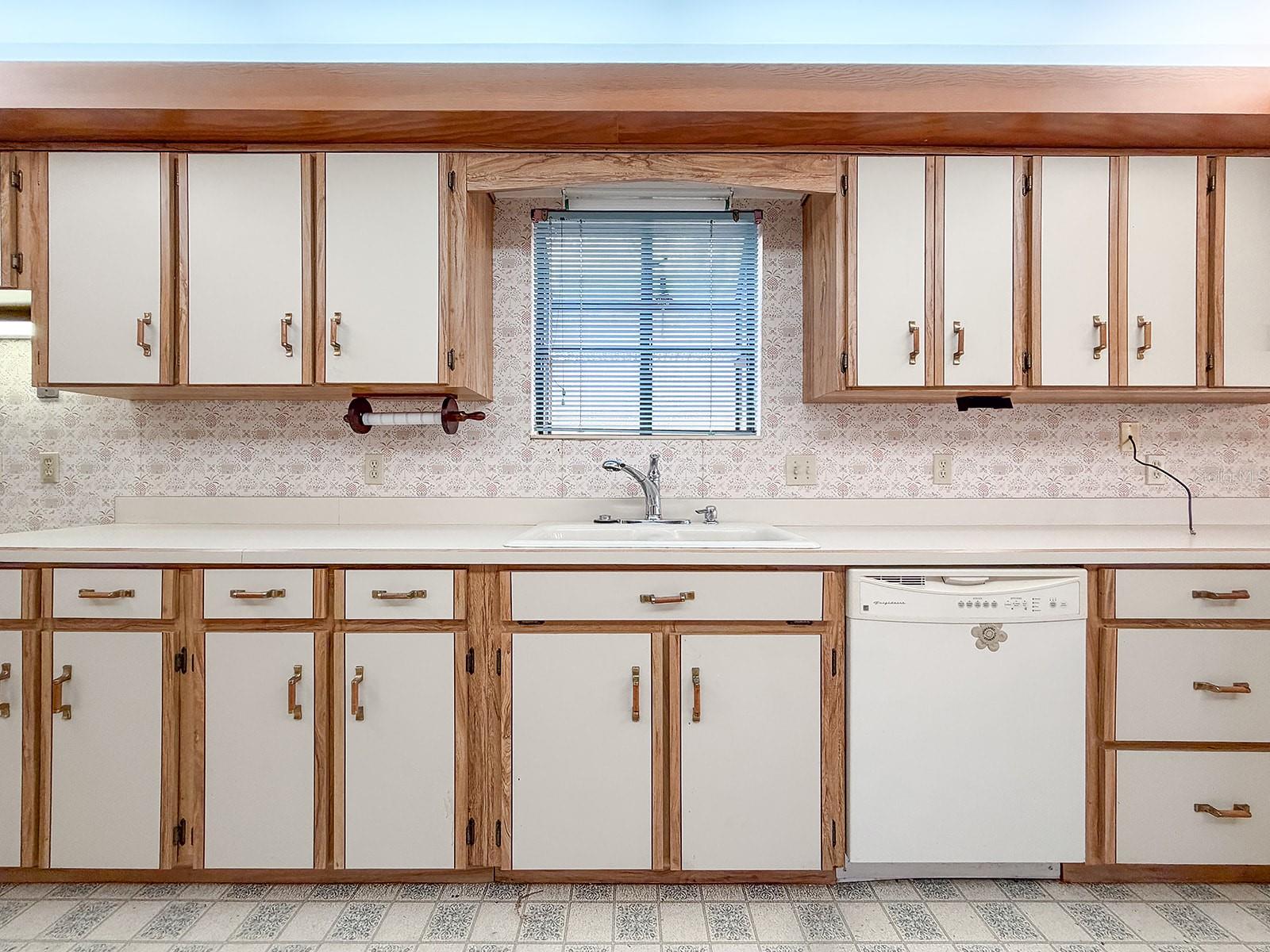 Image 15 of 39 For 627 Ipswich Lane