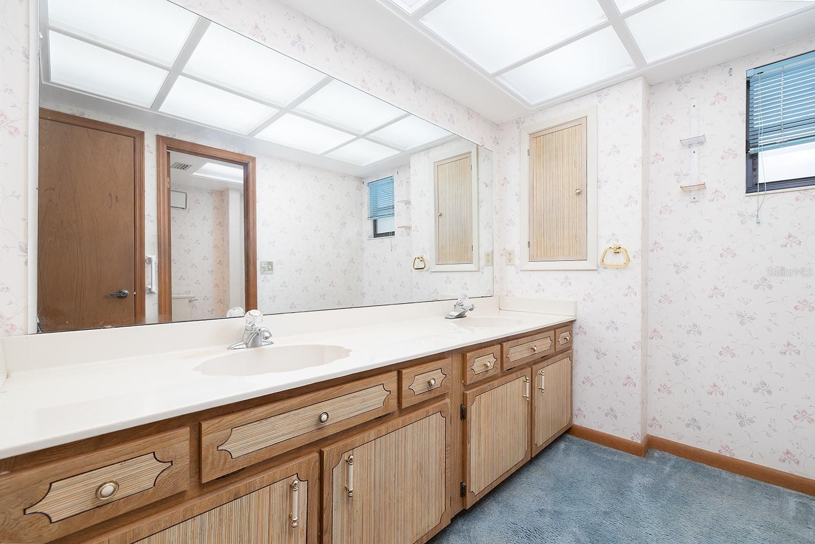 Image 20 of 39 For 627 Ipswich Lane