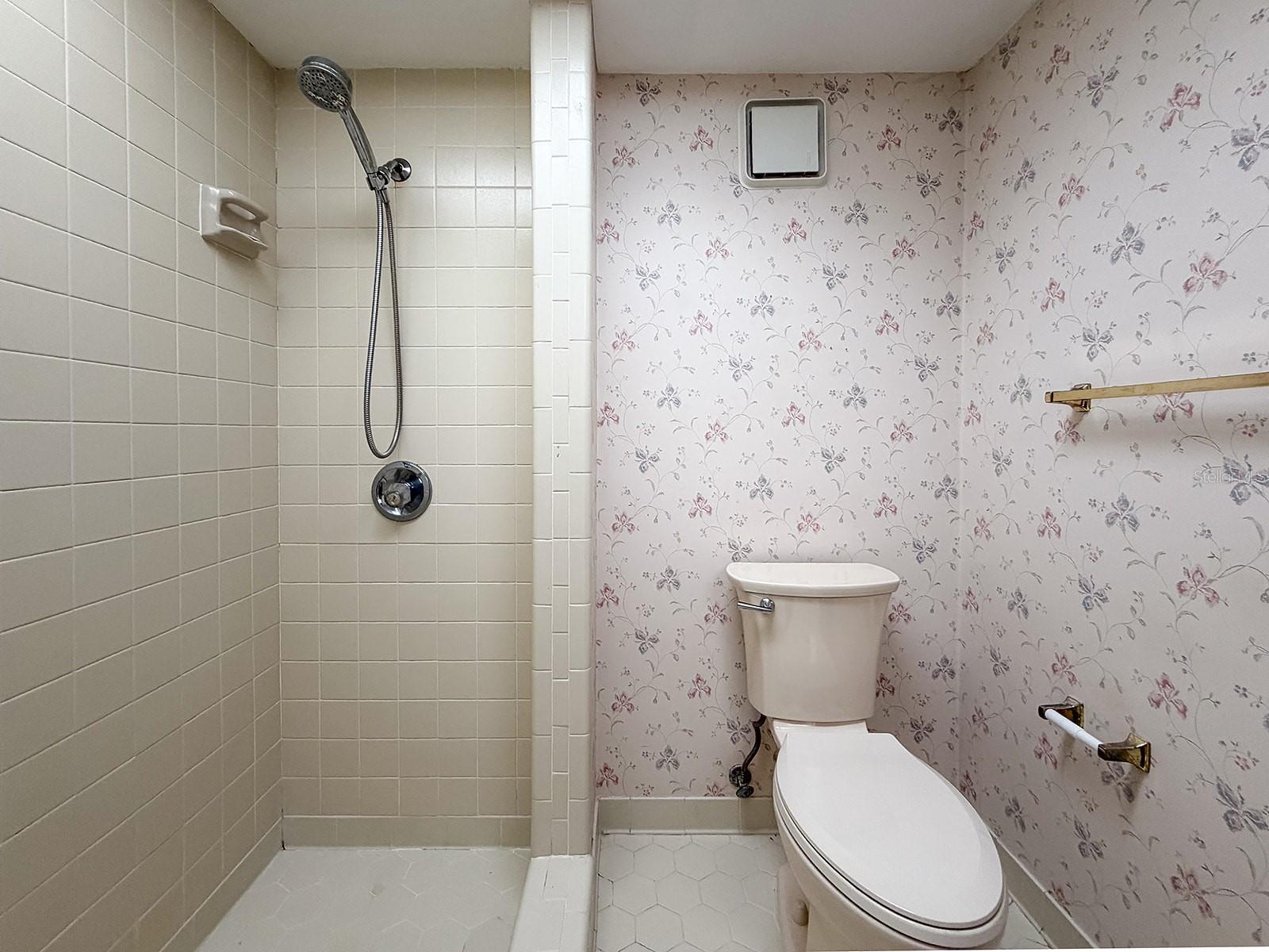 Image 21 of 39 For 627 Ipswich Lane