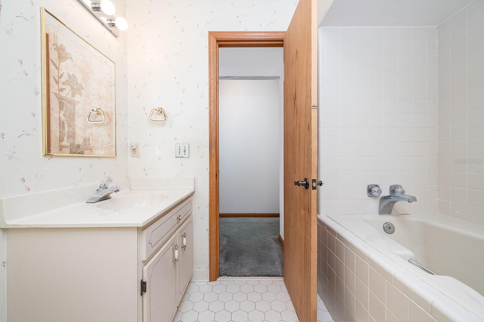 Image 23 of 39 For 627 Ipswich Lane