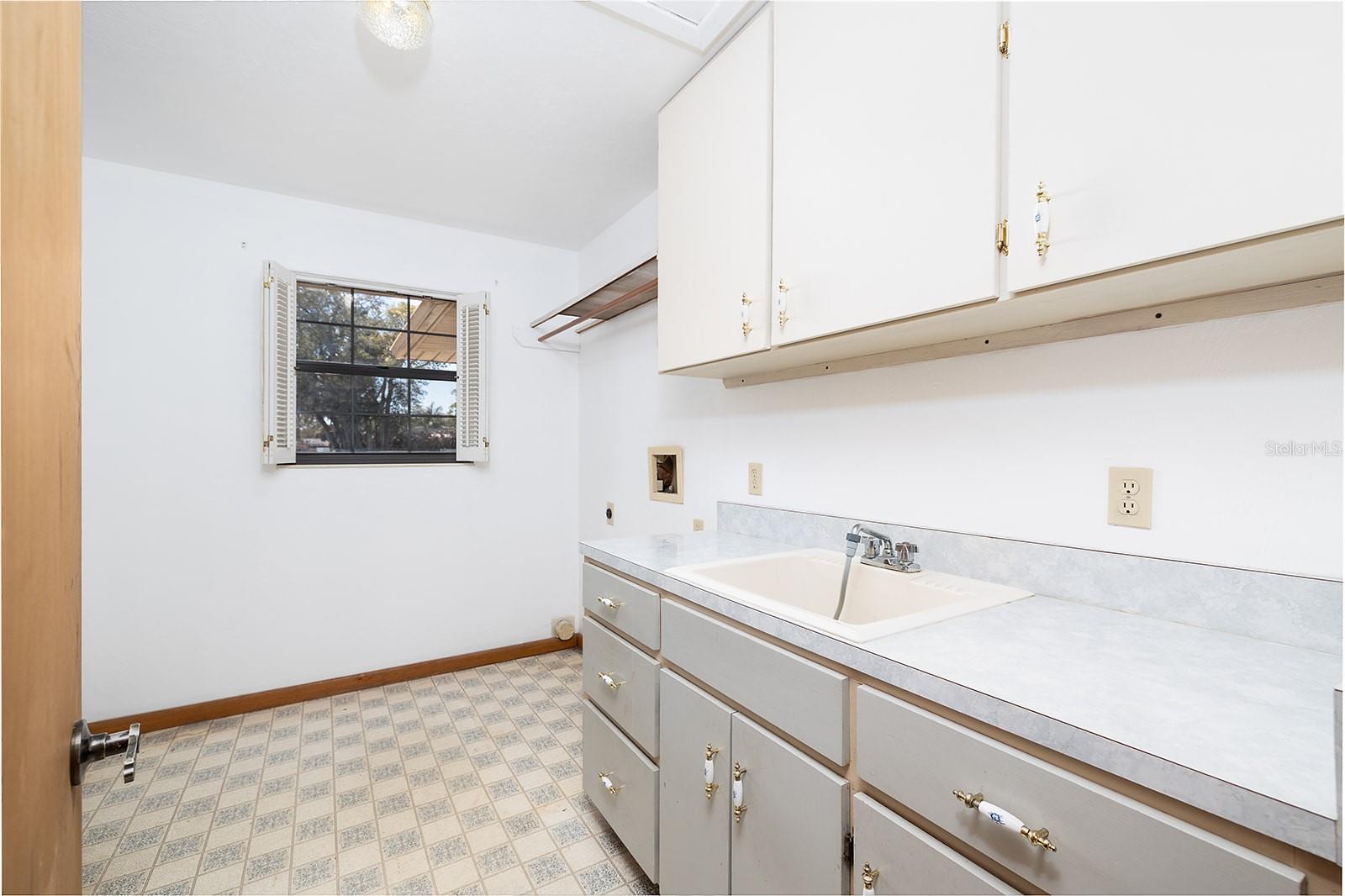 Image 25 of 39 For 627 Ipswich Lane