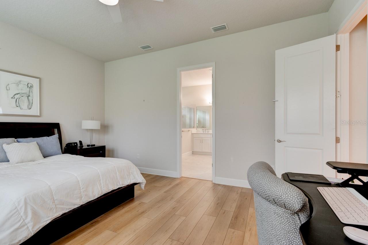 Image 18 of 38 For 436 Nottinghill Street