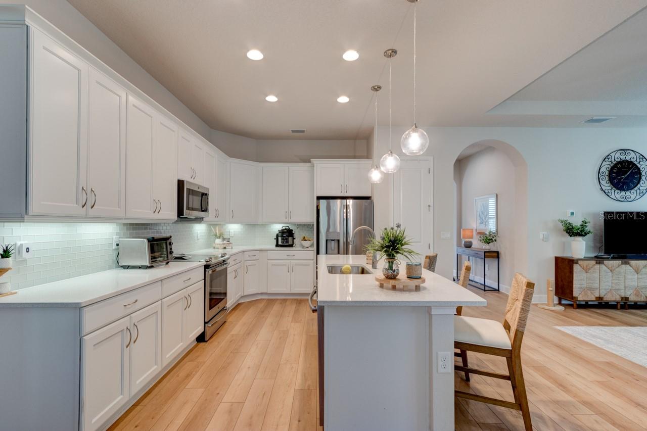 Image 9 of 38 For 436 Nottinghill Street