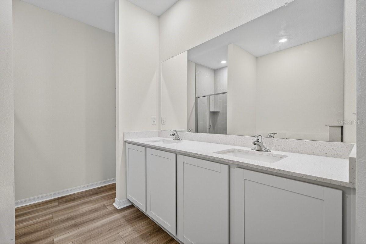 Image 24 of 39 For 2921 Garret Street