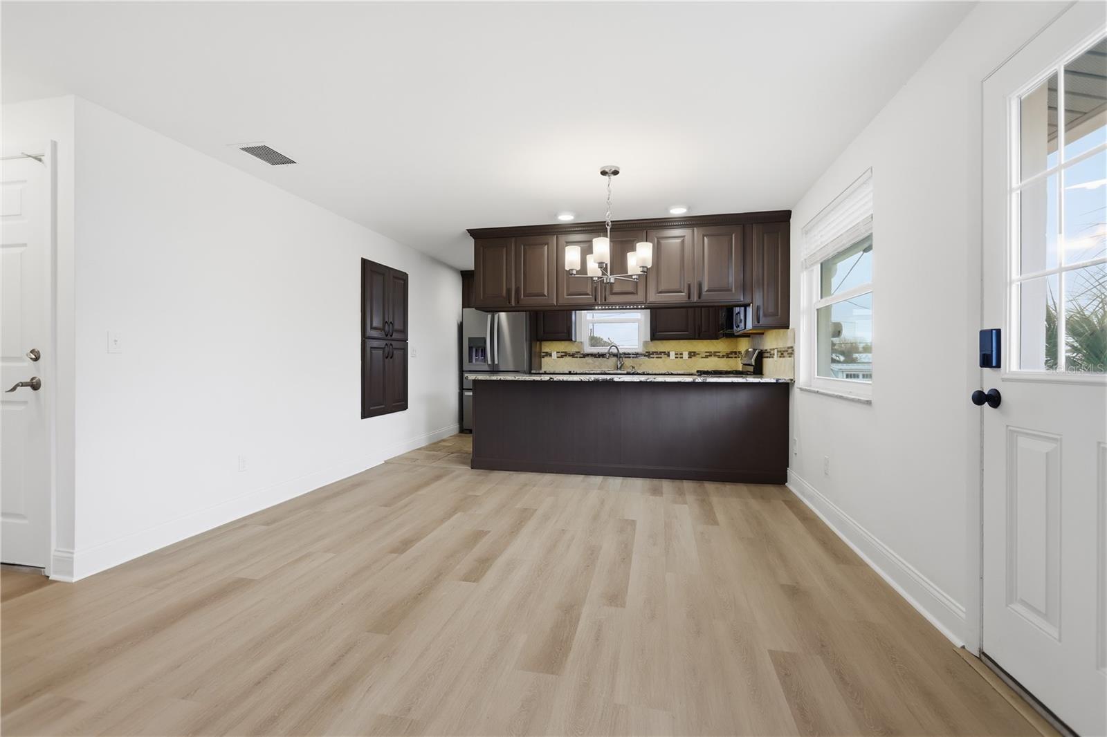 Listing photo id 12 for 2722 Atlantic Avenue