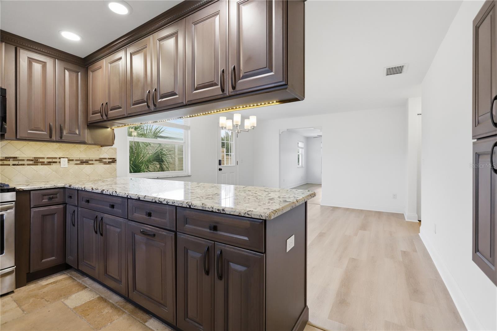 Listing photo id 14 for 2722 Atlantic Avenue