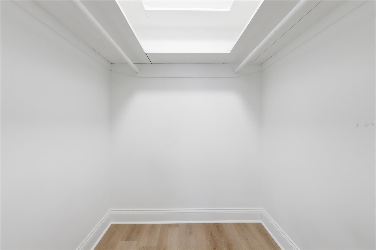 Listing photo id 19 for 2722 Atlantic Avenue