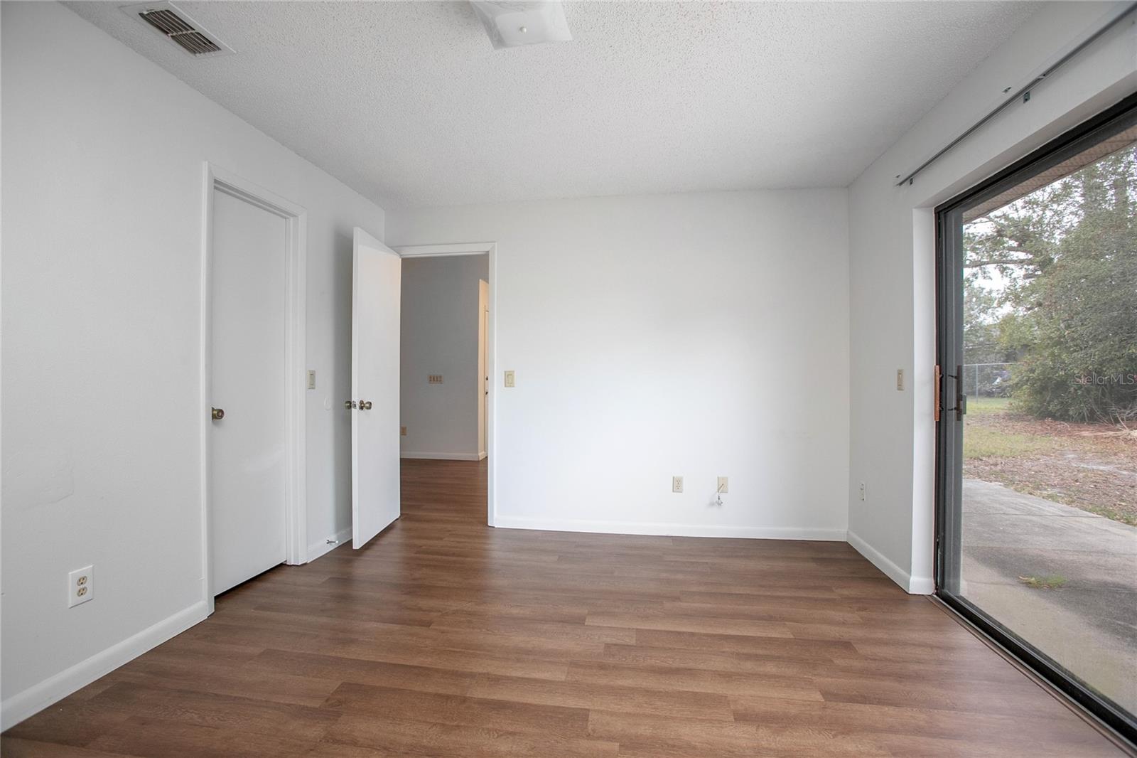 Image 6 of 7 For 142 Cascade Street A