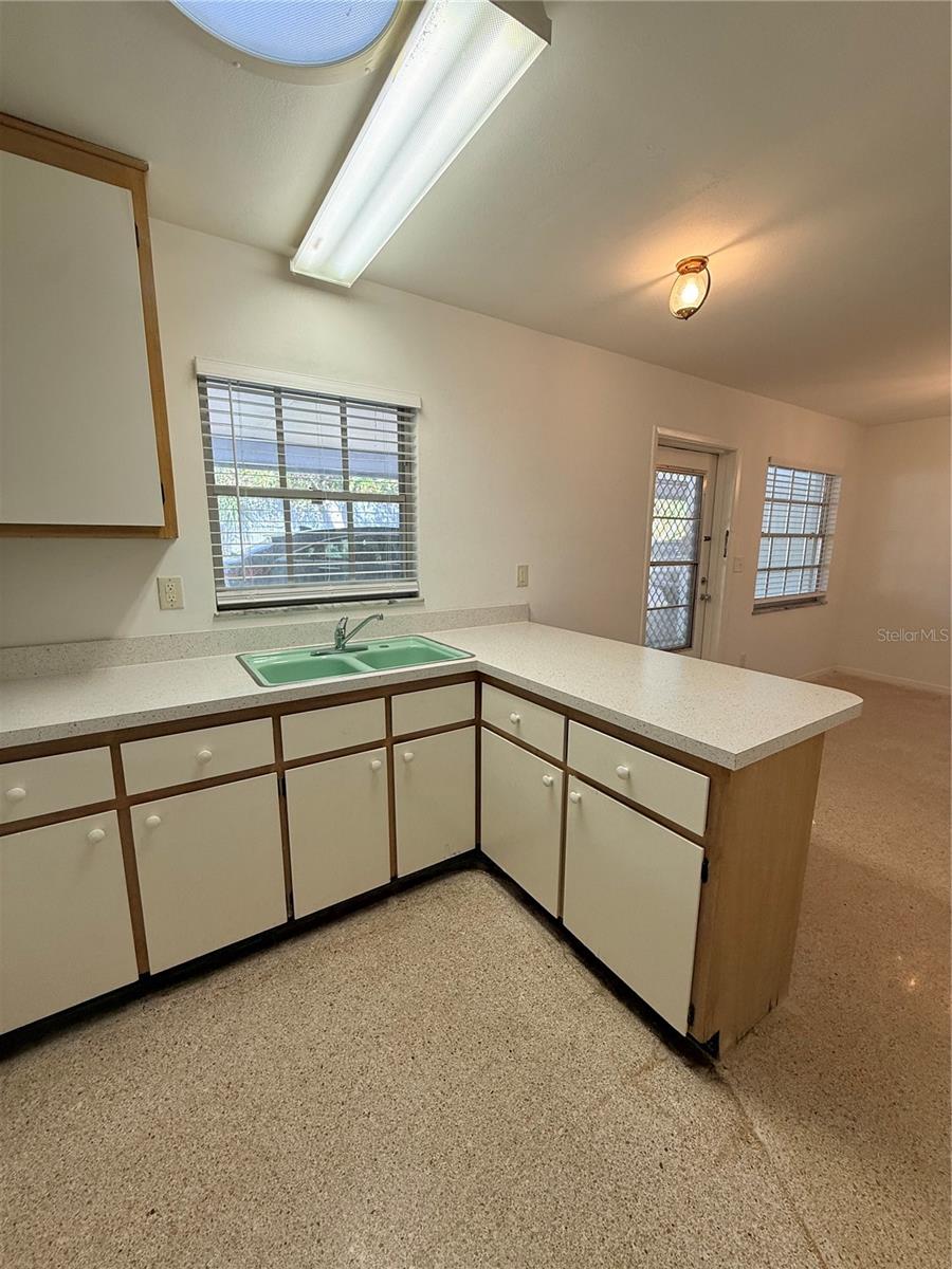 Image 11 of 28 For 135 Minnesota Avenue 8