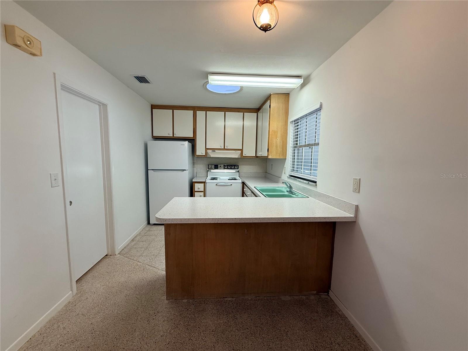 Image 16 of 28 For 135 Minnesota Avenue 8