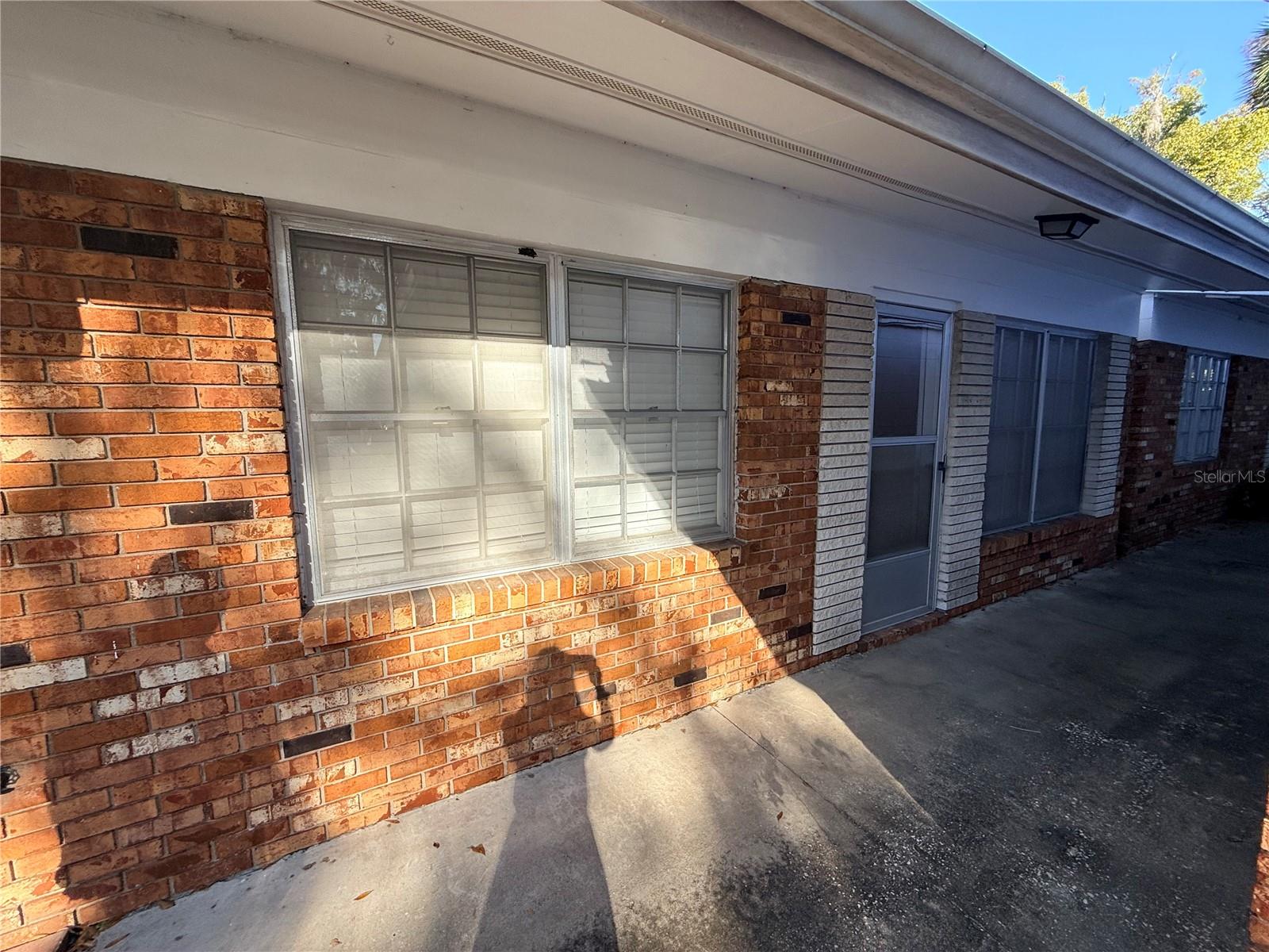 Image 23 of 28 For 135 Minnesota Avenue 8