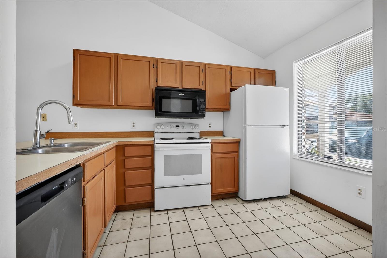 Image 3 of 25 For 3559 Forest Branch Drive Apt E