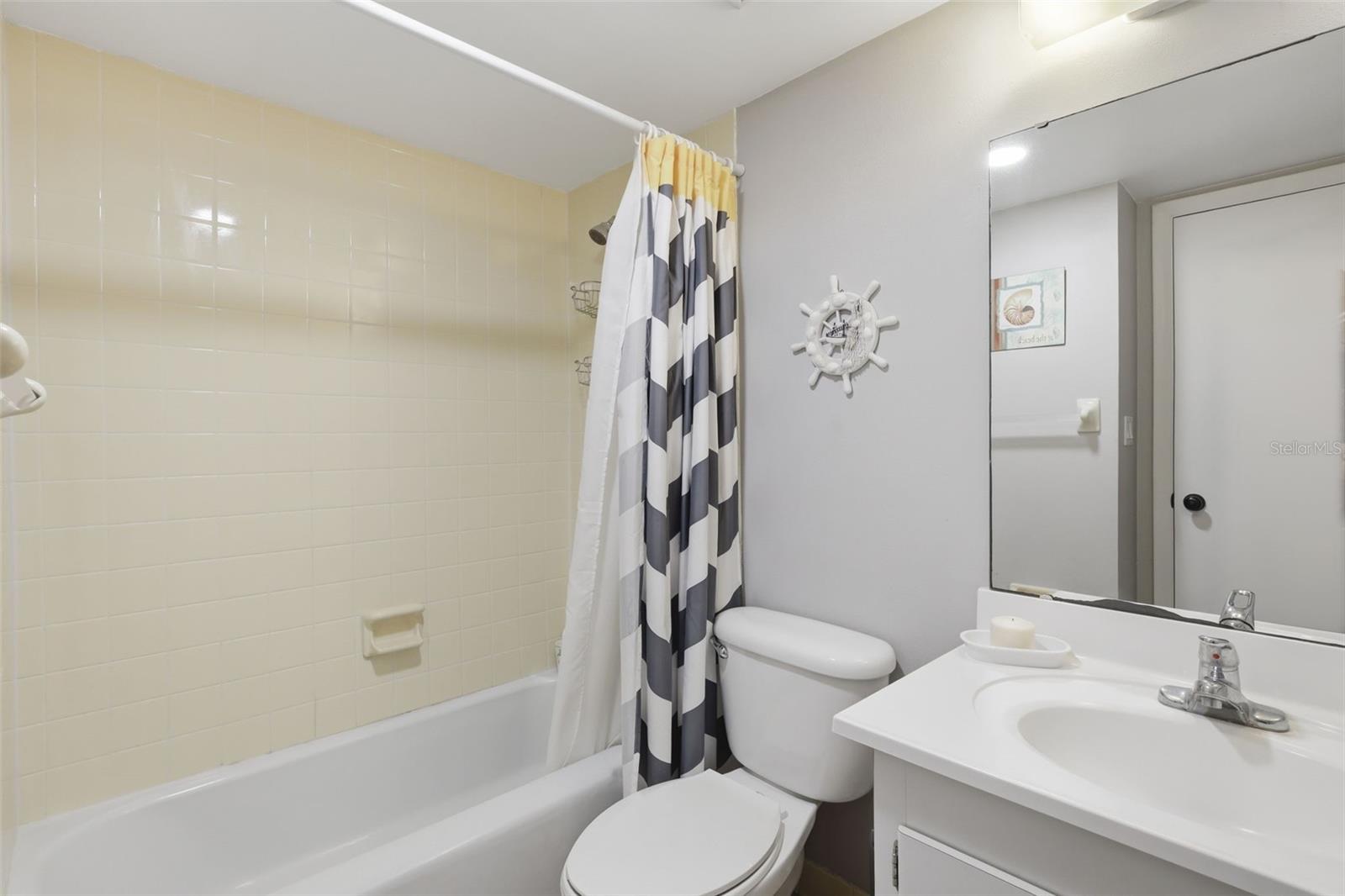 Image 32 of 35 For 4495 Atlantic Avenue 501