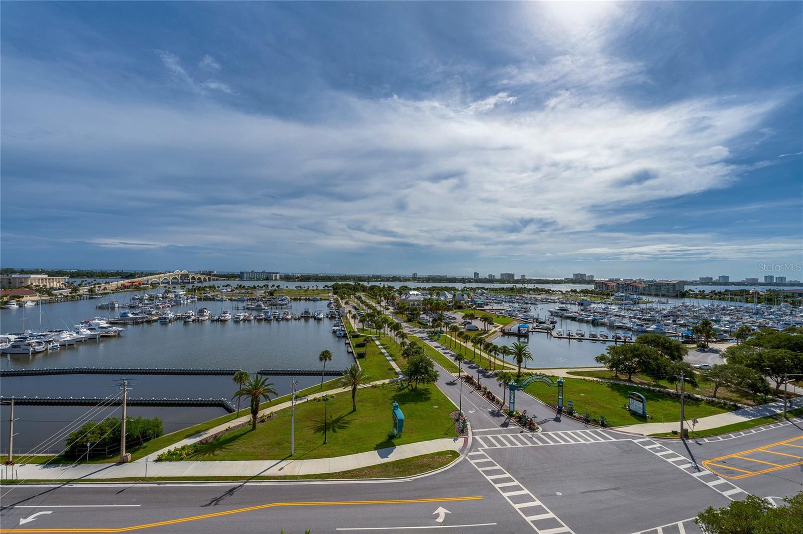 Image 12 of 32 For 404 Beach Street 1002 (370)