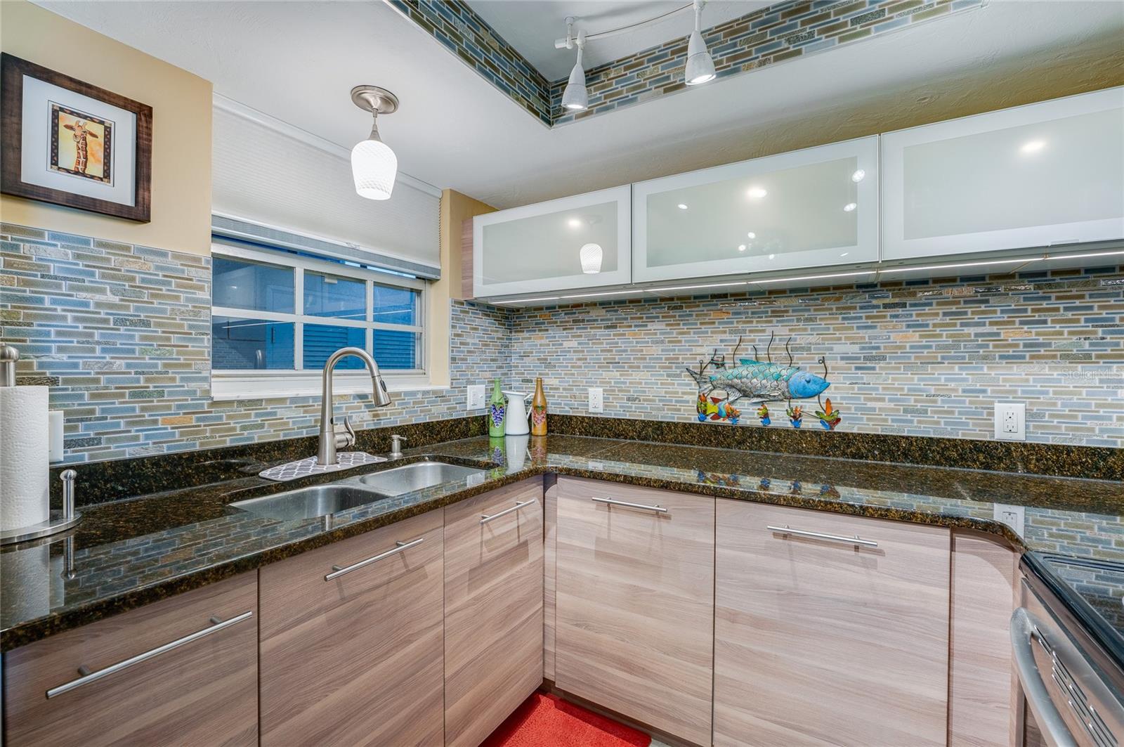 Image 17 of 32 For 404 Beach Street 1002 (370)