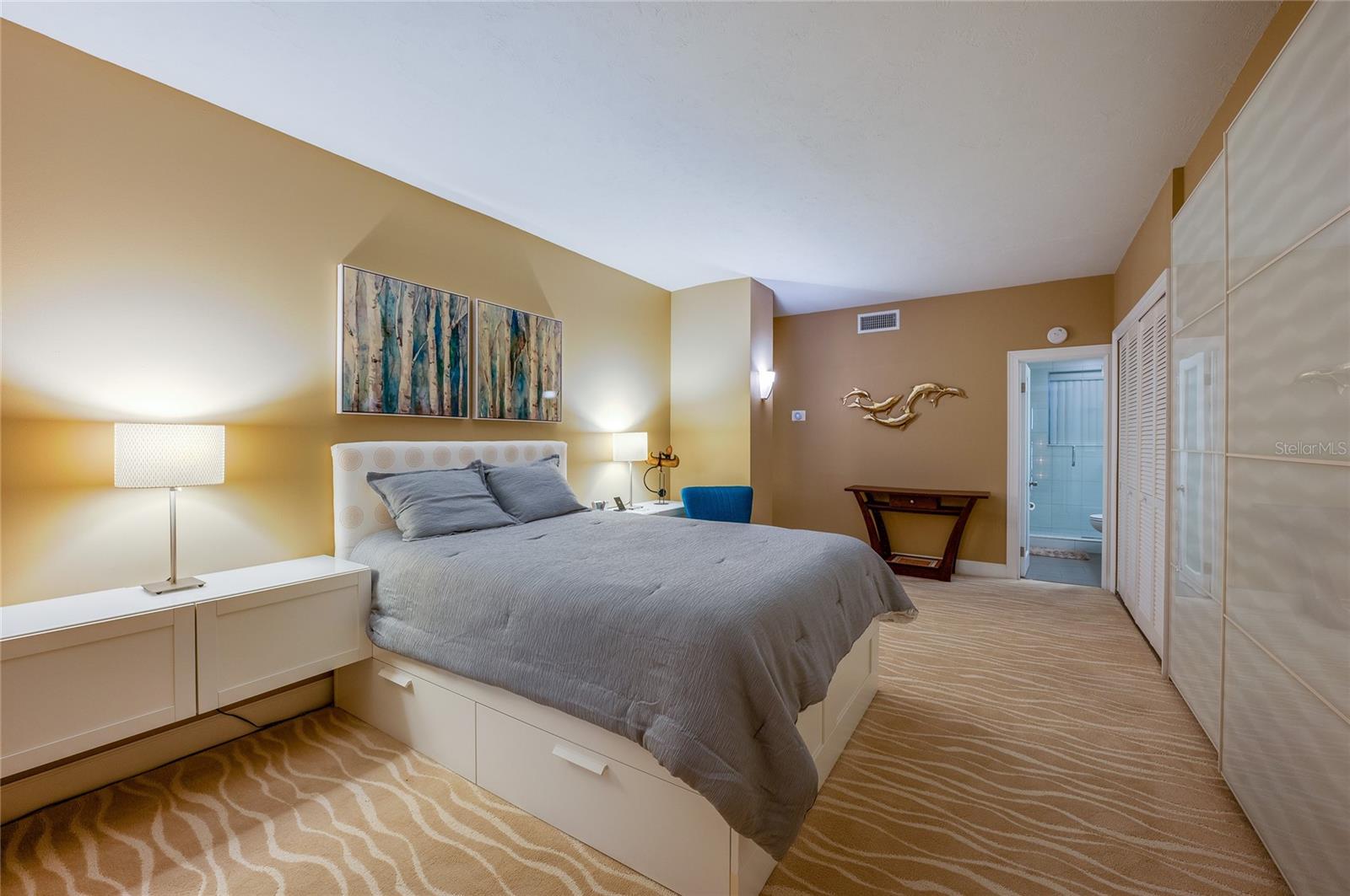 Image 21 of 32 For 404 Beach Street 1002 (370)