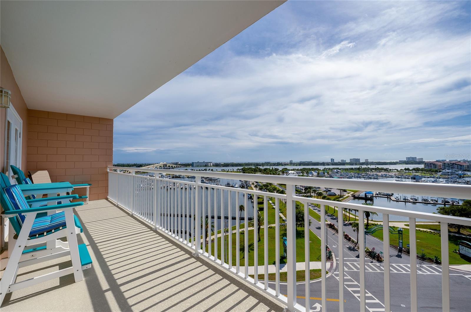 Image 9 of 32 For 404 Beach Street 1002 (370)