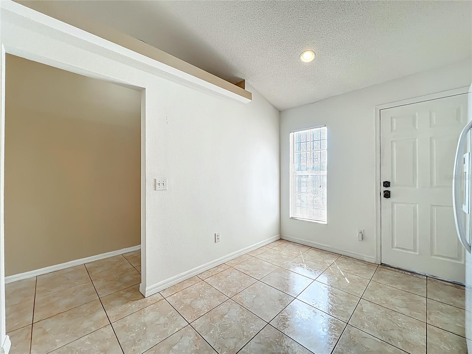 Image 23 of 35 For 5065 Foxcroft Court