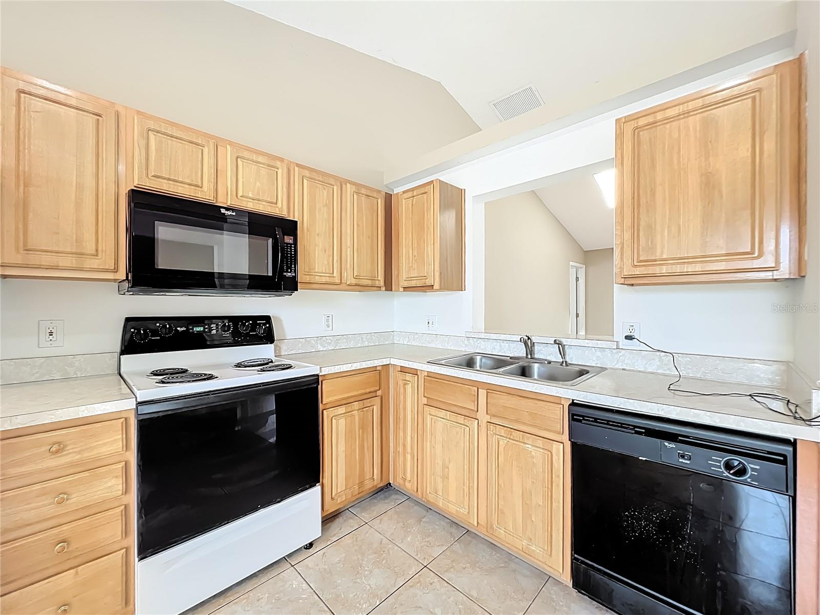 Image 27 of 35 For 5065 Foxcroft Court