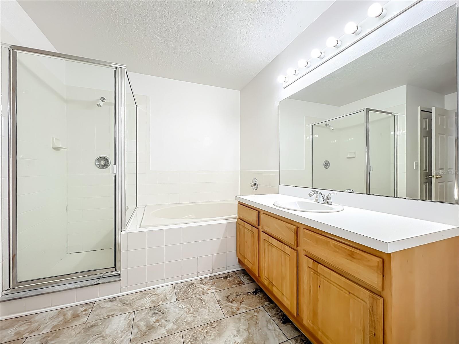 Image 9 of 35 For 5065 Foxcroft Court