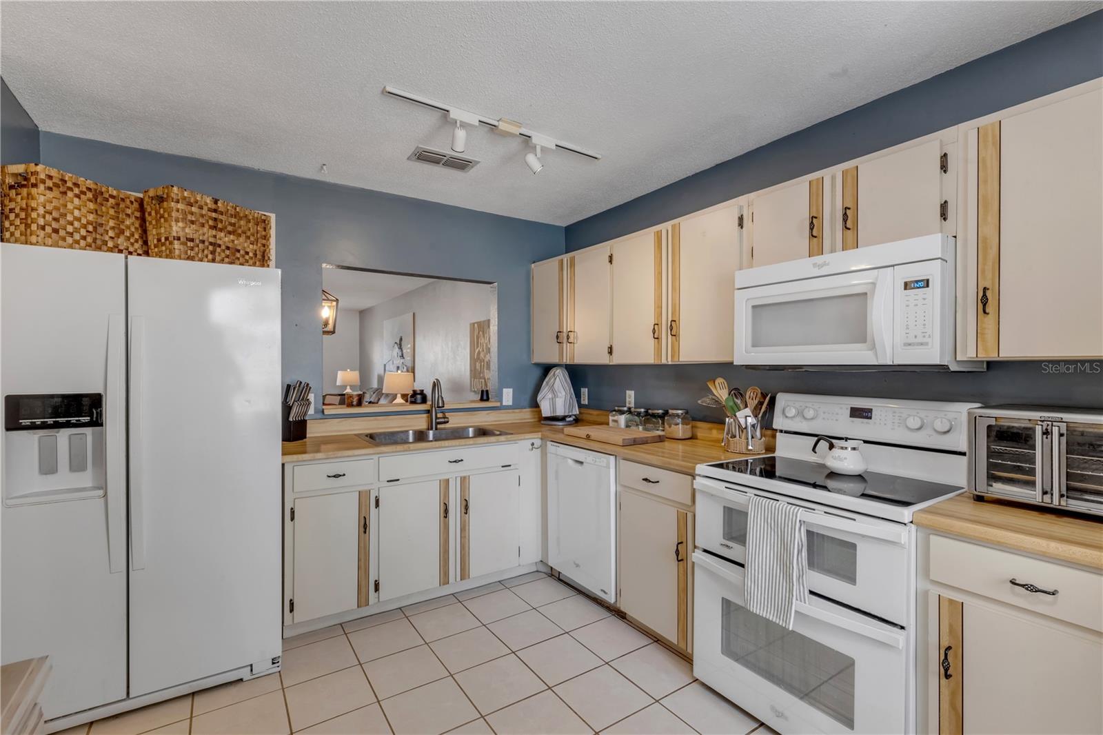 Image 14 of 39 For 49 Crooked Pine Road