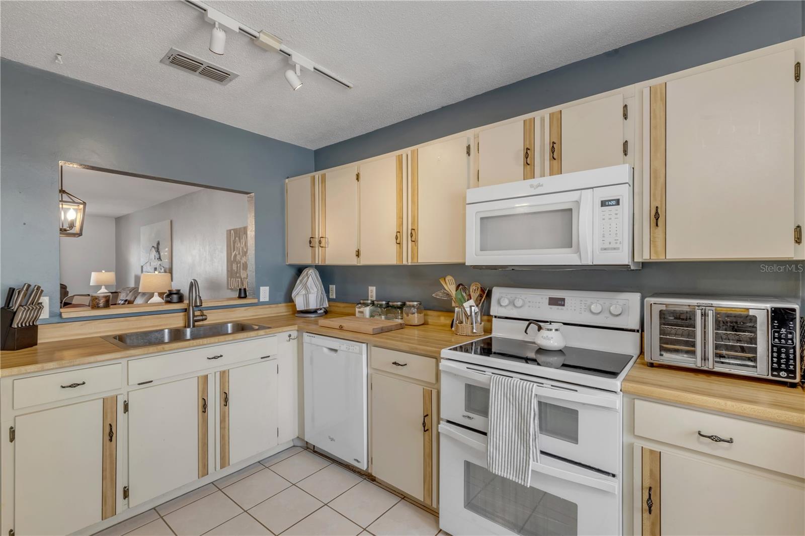 Image 15 of 39 For 49 Crooked Pine Road