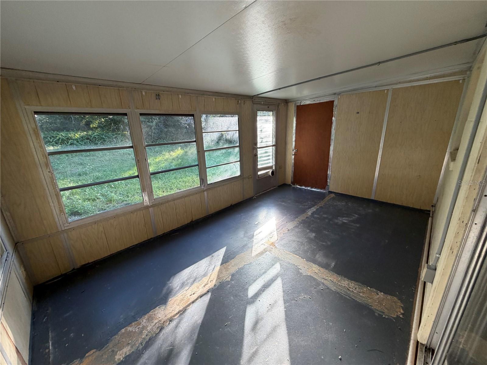 Image 9 of 10 For 838 Indiana Avenue