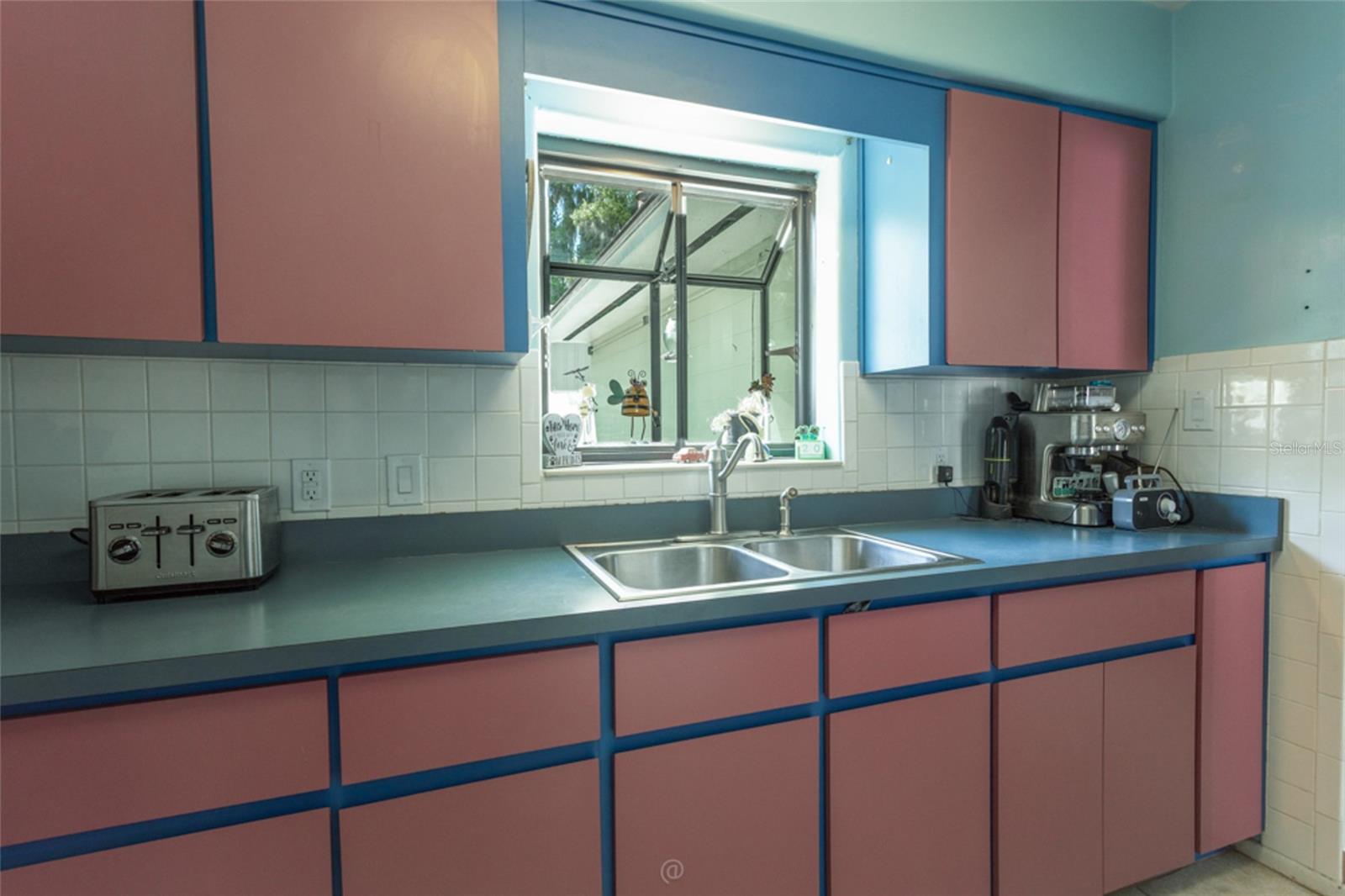 Image 12 of 31 For 506 Elsasser Street