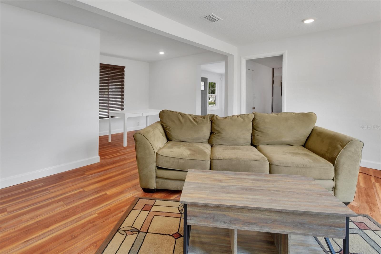 Listing photo id 8 for 4611 Grand Avenue