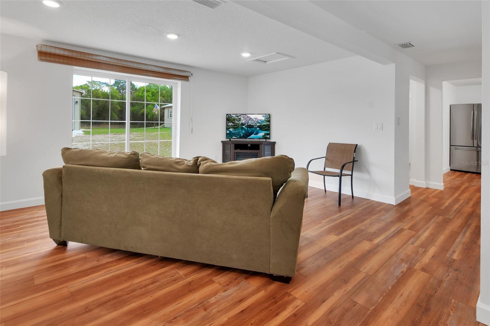 Listing photo id 9 for 4611 Grand Avenue