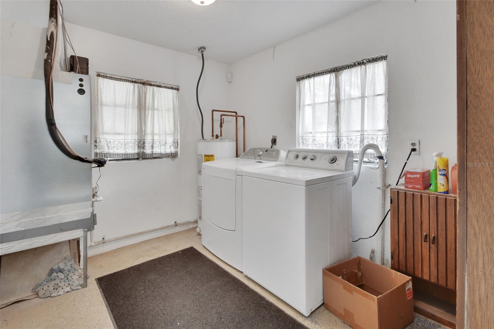 Listing photo id 16 for 4611 Grand Avenue