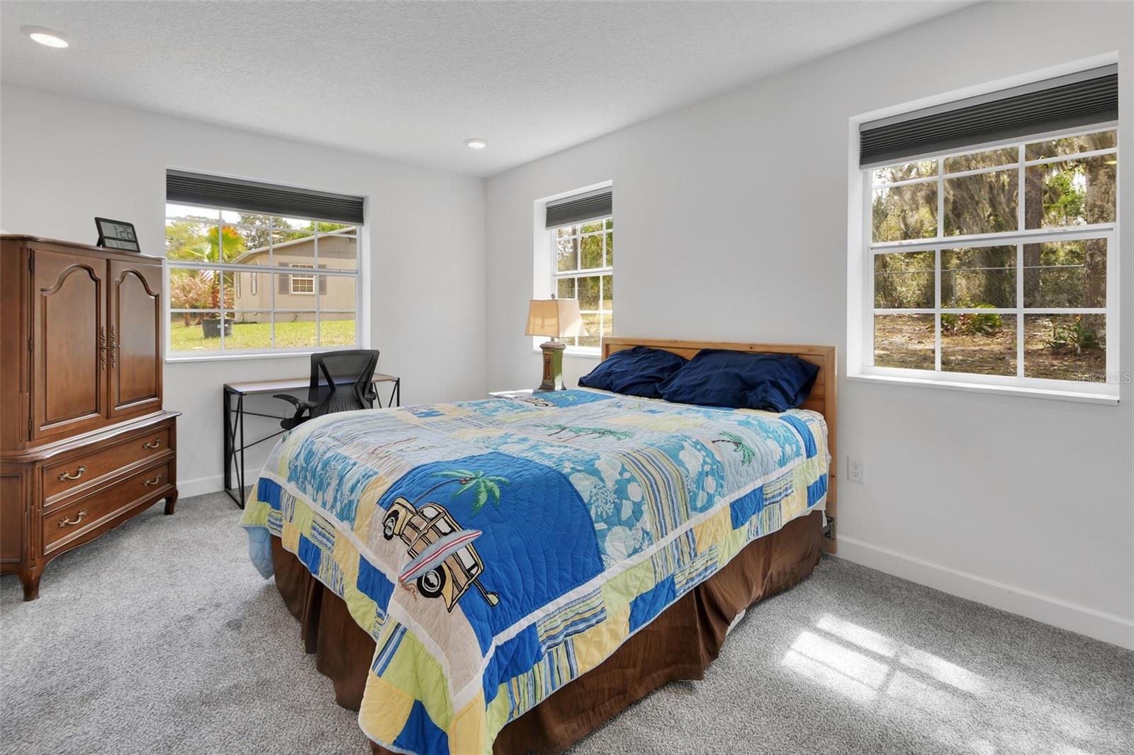 Listing photo id 17 for 4611 Grand Avenue