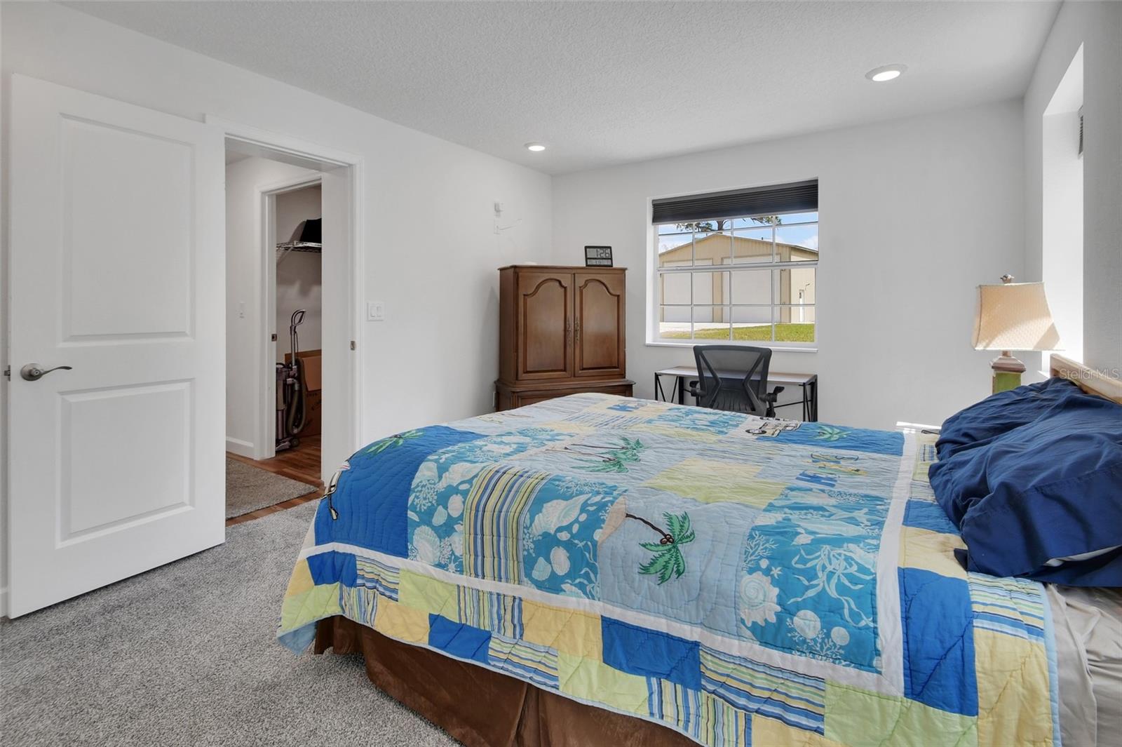 Listing photo id 18 for 4611 Grand Avenue