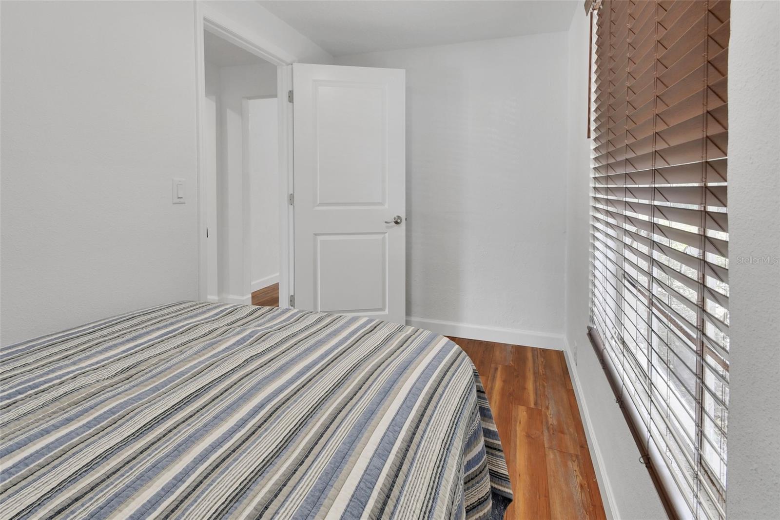 Listing photo id 22 for 4611 Grand Avenue