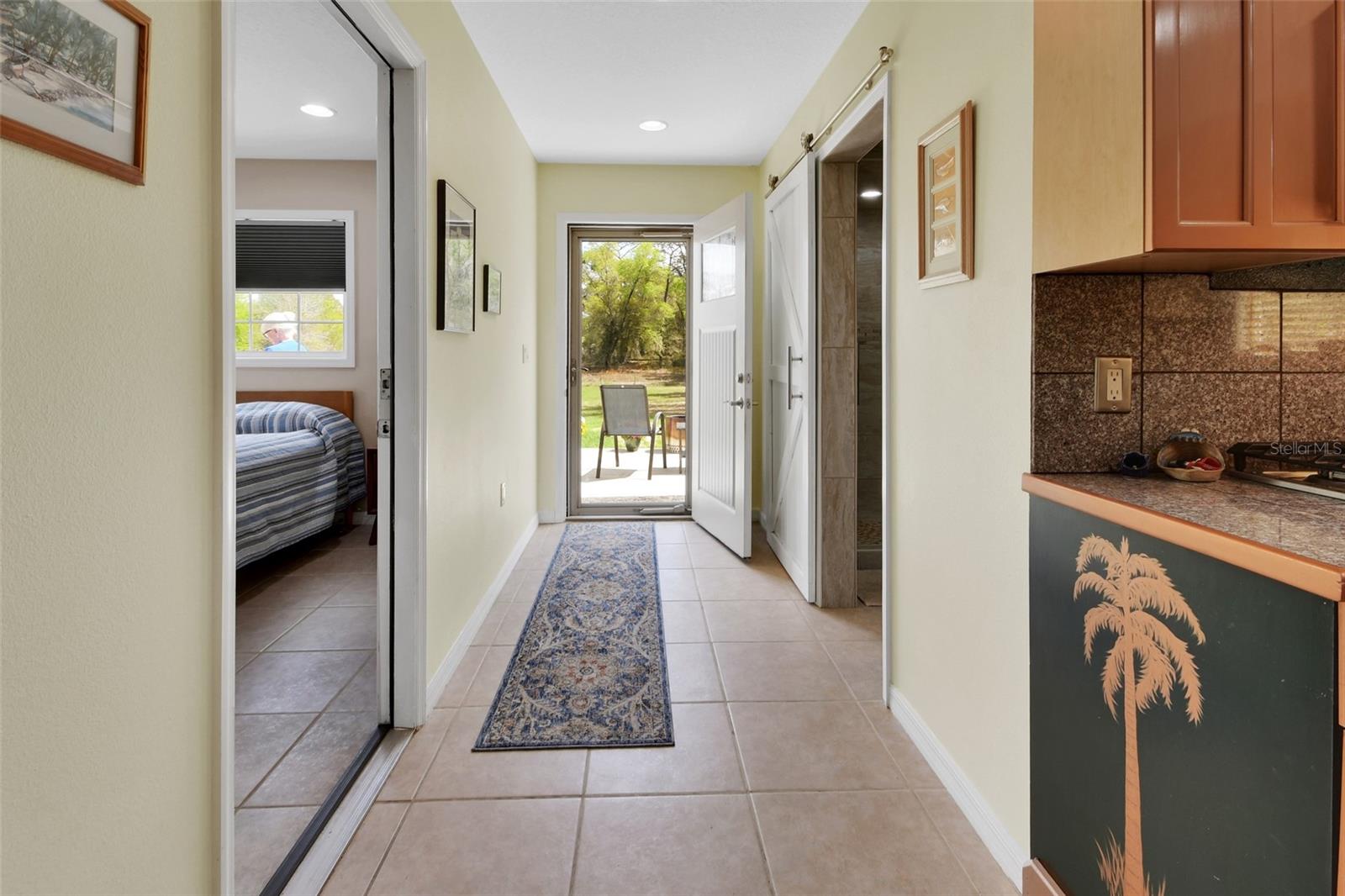 Listing photo id 25 for 4611 Grand Avenue